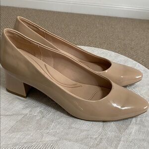 Easy Spirit Nicole Nude Patent Pumps in EUC